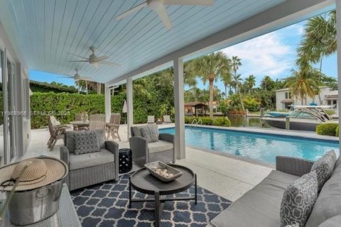 Снять в аренду виллу или дом в Майами, Флорида 4 спальни, 180.23м2, № 2045368 - фото 25