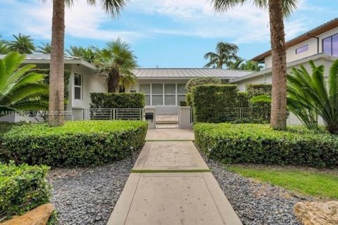 Снять в аренду виллу или дом в Майами, Флорида 4 спальни, 180.23м2, № 2045368 - фото 3