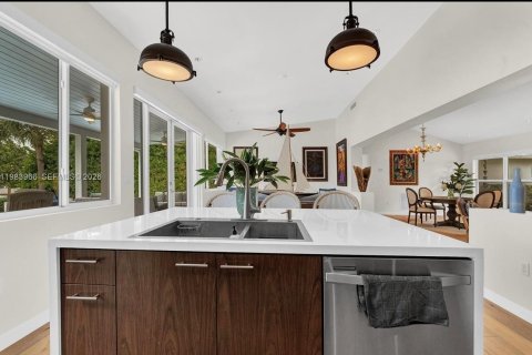 Снять в аренду виллу или дом в Майами, Флорида 4 спальни, 180.23м2, № 2045368 - фото 10