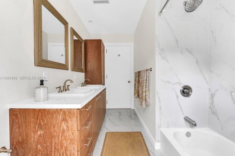 Снять в аренду виллу или дом в Майами, Флорида 4 спальни, 180.23м2, № 2045368 - фото 19