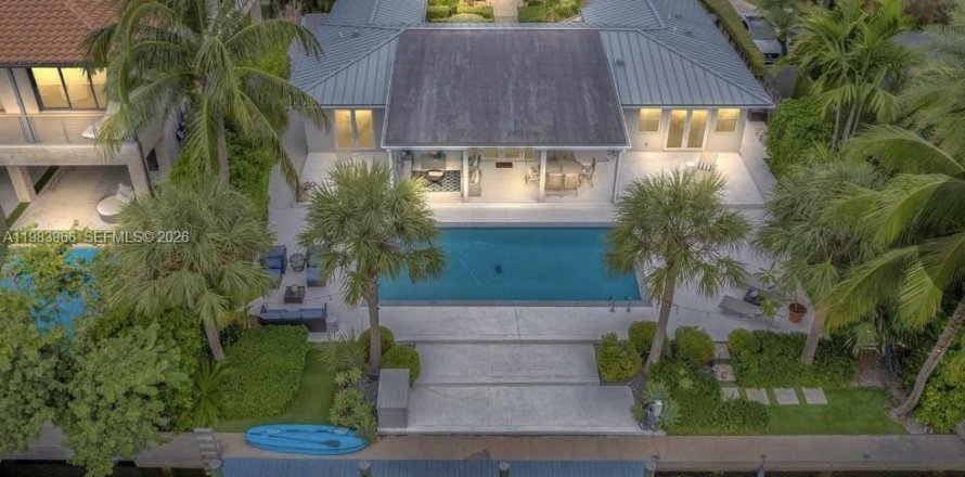 Дом в Майами, Флорида 4 спальни, 180.23м2 № 2045368