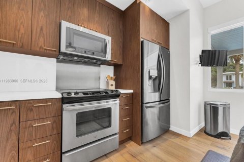 Снять в аренду виллу или дом в Майами, Флорида 4 спальни, 180.23м2, № 2045368 - фото 12