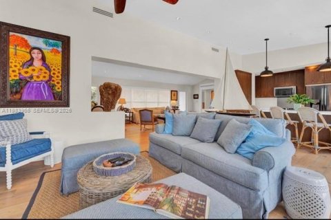 Снять в аренду виллу или дом в Майами, Флорида 4 спальни, 180.23м2, № 2045368 - фото 17