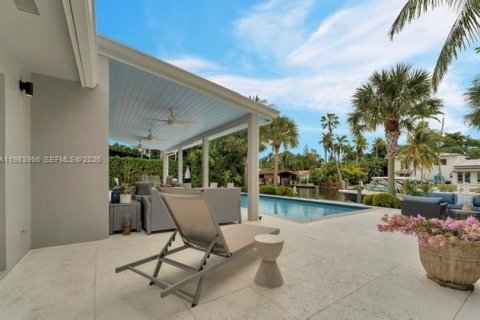 Снять в аренду виллу или дом в Майами, Флорида 4 спальни, 180.23м2, № 2045368 - фото 24