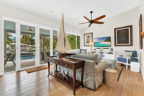 Снять в аренду виллу или дом в Майами, Флорида 4 спальни, 180.23м2, № 2045368 - фото 8