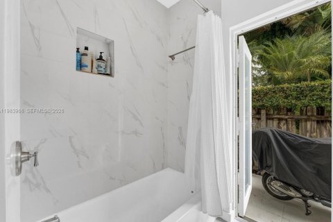 Снять в аренду виллу или дом в Майами, Флорида 4 спальни, 180.23м2, № 2045368 - фото 21