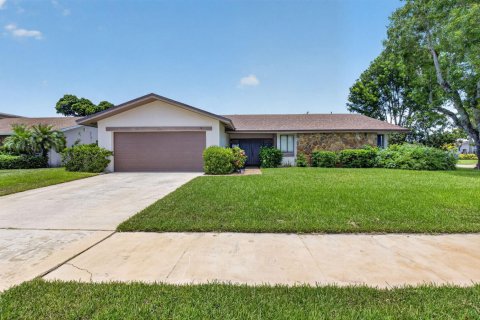 House in Boca Raton, Florida 4 bedrooms, 237.83 sq.m. № 2192021