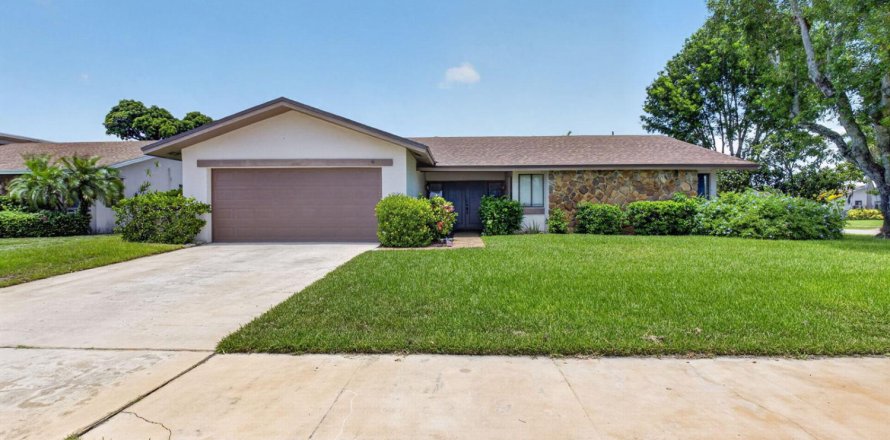 House in Boca Raton, Florida 4 bedrooms, 237.83 sq.m. № 2192021