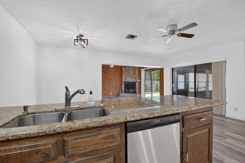 House in Boca Raton, Florida 4 bedrooms, 237.83 sq.m. № 2192021 - photo 12