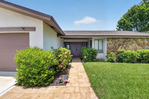 House in Boca Raton, Florida 4 bedrooms, 237.83 sq.m. № 2192021 - photo 3