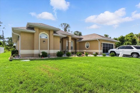 Casa en venta en Port Charlotte, Florida, 3 dormitorios, 198.25 m2 № 1795909 - foto 1