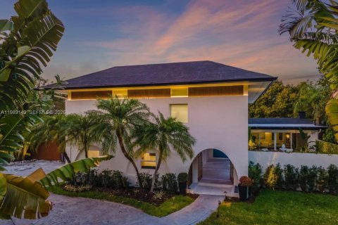 Villa ou maison à Cutler Bay, Floride 6 chambres, 316.05 m2 № 2255367