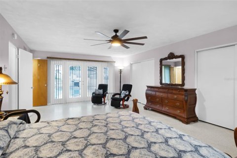 House in Winter Haven, Florida 3 bedrooms, 243.13 sq.m. № 1358189 - photo 16