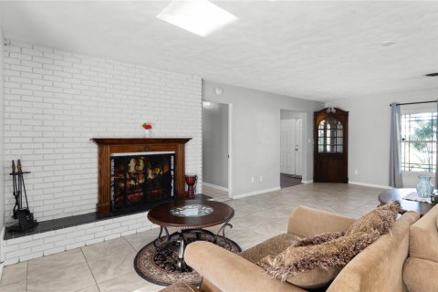 House in Winter Haven, Florida 3 bedrooms, 243.13 sq.m. № 1358189 - photo 9