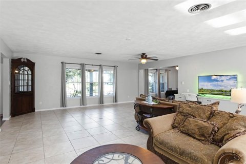 House in Winter Haven, Florida 3 bedrooms, 243.13 sq.m. № 1358189 - photo 10