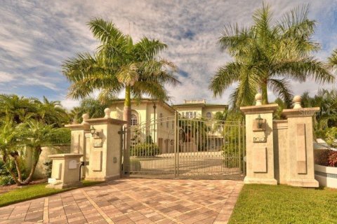 Villa ou maison à Belleair Beach, Floride 8 chambres, 913.51 m2 № 2108489