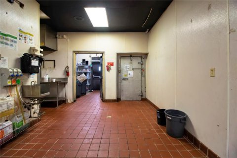 Propiedad comercial en alquiler en Port Charlotte, Florida, 550.35 m2 № 1544483 - foto 8