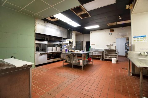 Propiedad comercial en alquiler en Port Charlotte, Florida, 550.35 m2 № 1544483 - foto 6