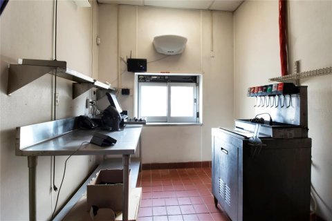 Propiedad comercial en alquiler en Port Charlotte, Florida, 550.35 m2 № 1544483 - foto 13