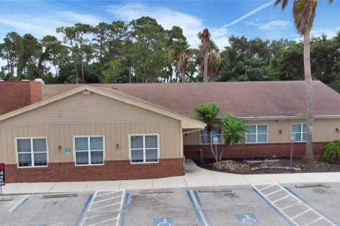 Propiedad comercial en alquiler en Port Charlotte, Florida, 550.35 m2 № 1544483 - foto 1