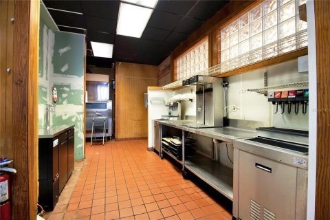 Propiedad comercial en alquiler en Port Charlotte, Florida, 550.35 m2 № 1544483 - foto 5