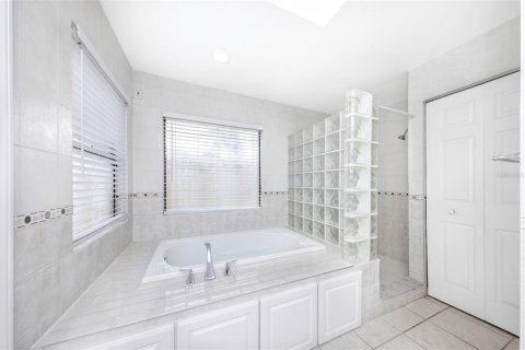 House in Palm Harbor, Florida 3 bedrooms, 219.9 sq.m. № 2148320 - photo 25