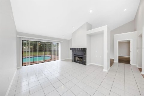 House in Palm Harbor, Florida 3 bedrooms, 219.9 sq.m. № 2148320 - photo 9