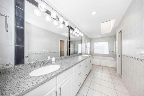 House in Palm Harbor, Florida 3 bedrooms, 219.9 sq.m. № 2148320 - photo 24