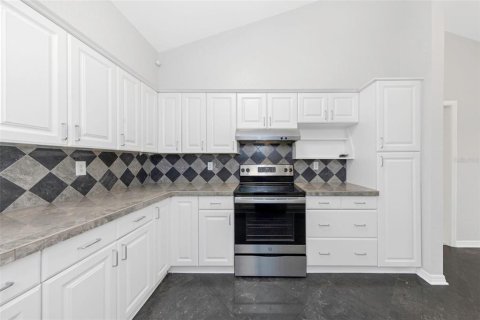 House in Palm Harbor, Florida 3 bedrooms, 219.9 sq.m. № 2148320 - photo 15