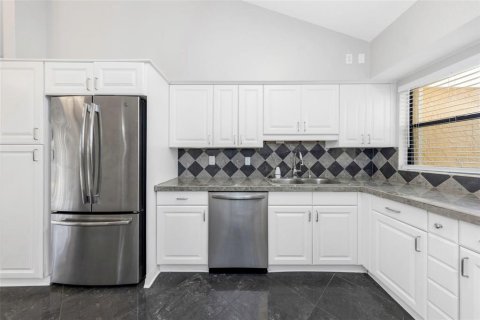 House in Palm Harbor, Florida 3 bedrooms, 219.9 sq.m. № 2148320 - photo 14