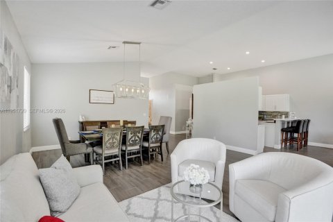 House in Tamarac, Florida 3 bedrooms, 188.22 sq.m. № 2006212 - photo 8