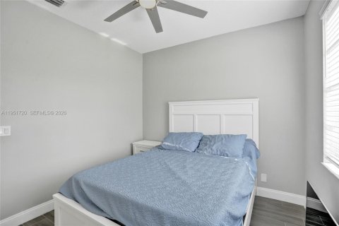 House in Tamarac, Florida 3 bedrooms, 188.22 sq.m. № 2006212 - photo 30