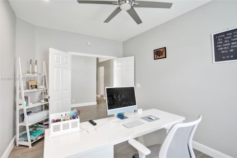 House in Tamarac, Florida 3 bedrooms, 188.22 sq.m. № 2006212 - photo 27