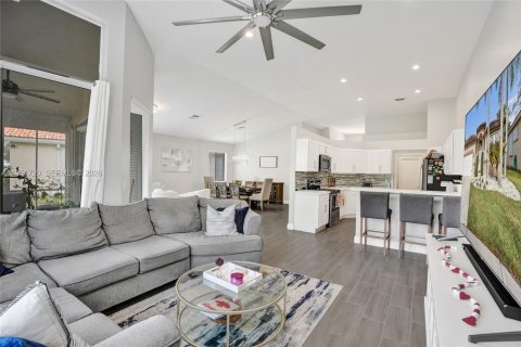 House in Tamarac, Florida 3 bedrooms, 188.22 sq.m. № 2006212 - photo 13