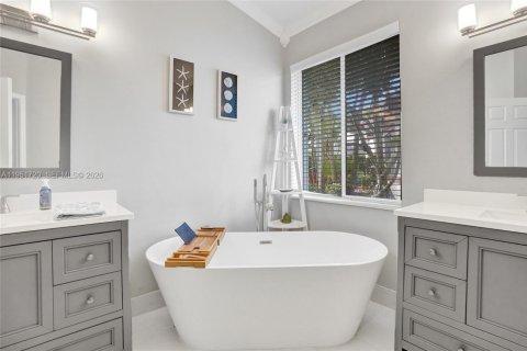 House in Tamarac, Florida 3 bedrooms, 188.22 sq.m. № 2006212 - photo 24