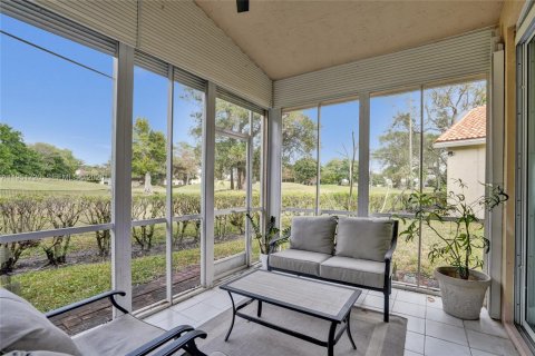 House in Tamarac, Florida 3 bedrooms, 188.22 sq.m. № 2006212 - photo 2