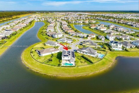 Villa ou maison à vendre à Loxahatchee Groves, Floride: 6 chambres, 379.23 m2 № 2407743 - photo 9