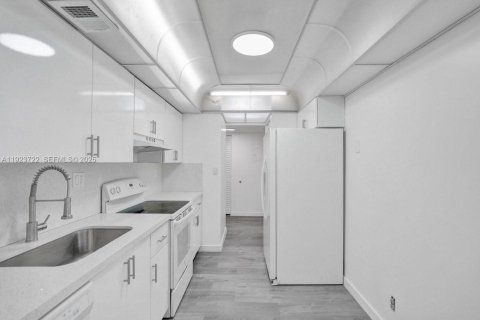 Condominio en venta en Lauderhill, Florida, 2 dormitorios, 120.4 m2 № 2038554 - foto 21