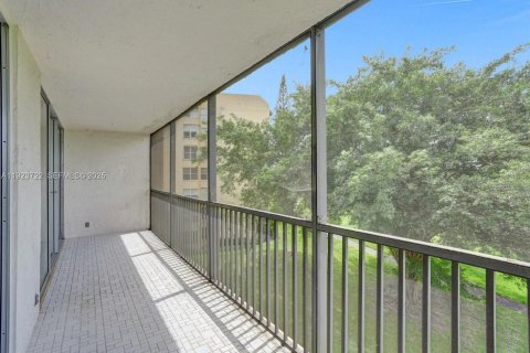 Condominio en venta en Lauderhill, Florida, 2 dormitorios, 120.4 m2 № 2038554 - foto 28