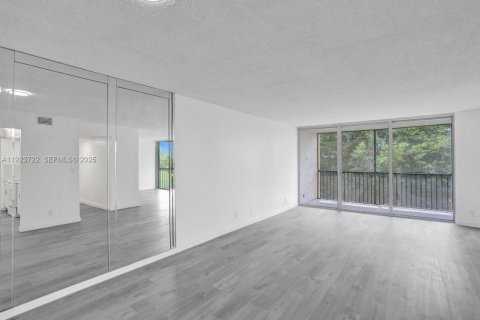 Condominio en venta en Lauderhill, Florida, 2 dormitorios, 120.4 m2 № 2038554 - foto 23
