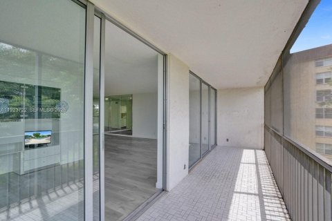 Condominio en venta en Lauderhill, Florida, 2 dormitorios, 120.4 m2 № 2038554 - foto 29