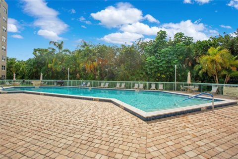 Condo in Daytona Beach Shores, Florida, 2 bedrooms  № 1717263 - photo 27