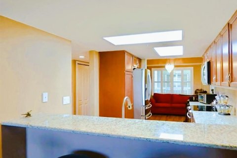 Condo in Daytona Beach Shores, Florida, 2 bedrooms  № 1717263 - photo 9