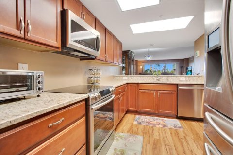Condo in Daytona Beach Shores, Florida, 2 bedrooms  № 1717263 - photo 4