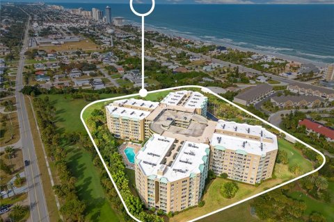 Condo in Daytona Beach Shores, Florida, 2 bedrooms  № 1717263 - photo 1