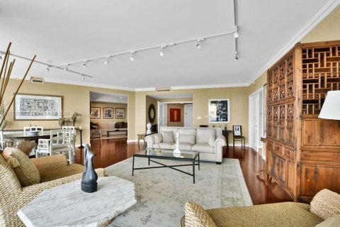 Condo in Aventura, Florida, 2 bedrooms  № 1874349 - photo 9