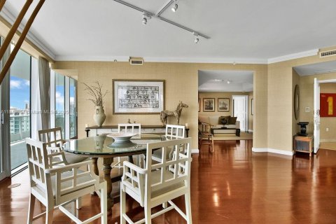 Condo in Aventura, Florida, 2 bedrooms  № 1874349 - photo 12