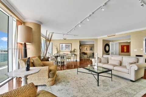Condo in Aventura, Florida, 2 bedrooms  № 1874349 - photo 8
