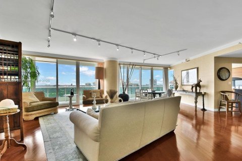 Condo in Aventura, Florida, 2 bedrooms  № 1874349 - photo 4