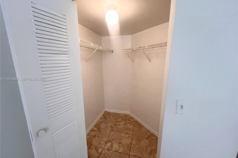 Condo in Miami Gardens, Florida, 3 bedrooms  № 2025600 - photo 13